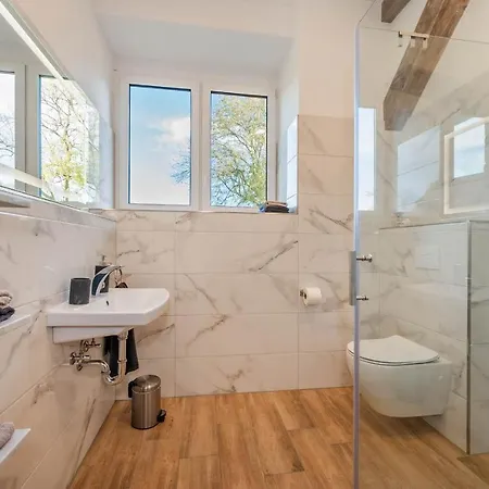 Der Schlosshof Pudagla